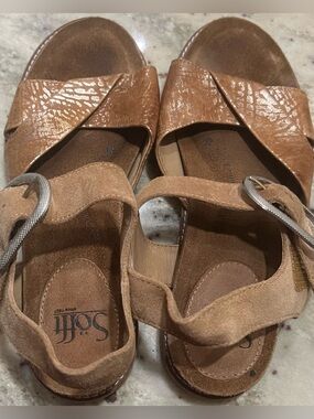 Sofft Women’s Bayo Desert Tan Leather Ankle Strap Sandals Size 8